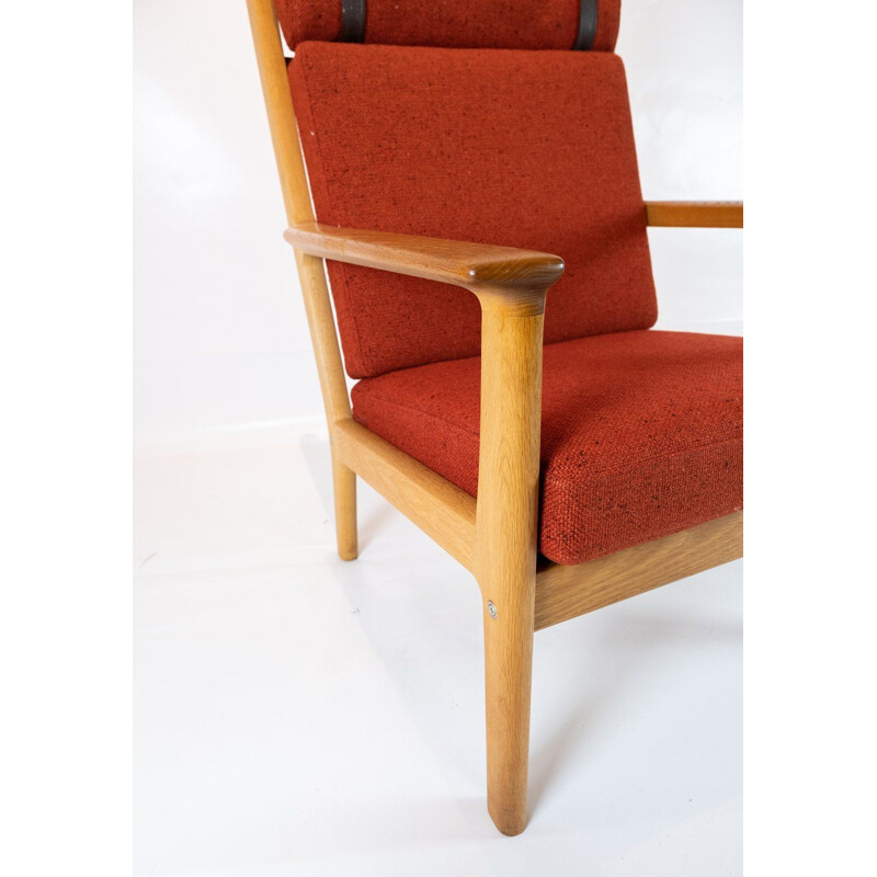 Grote vintage fauteuil in eikenhout en rode wollen stof van Hans J. Wegner en Getama 1960