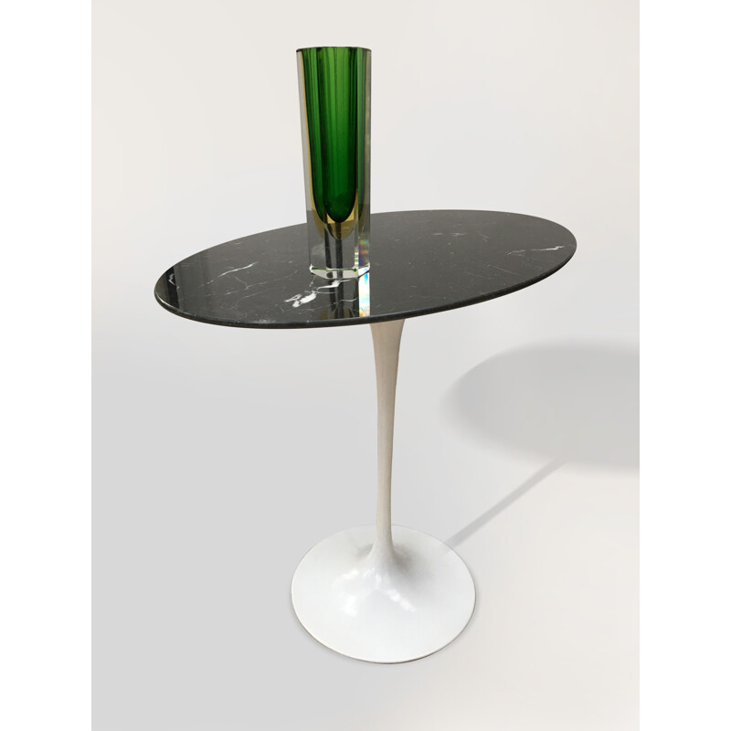 Table basse Tulipe en marbre noir Marquina, de Eero Saarinen pour Knoll International