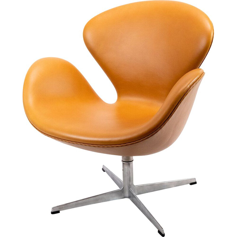 Leather Swan chair, model 3320, Arne Jacobsen for Fritz Hansen