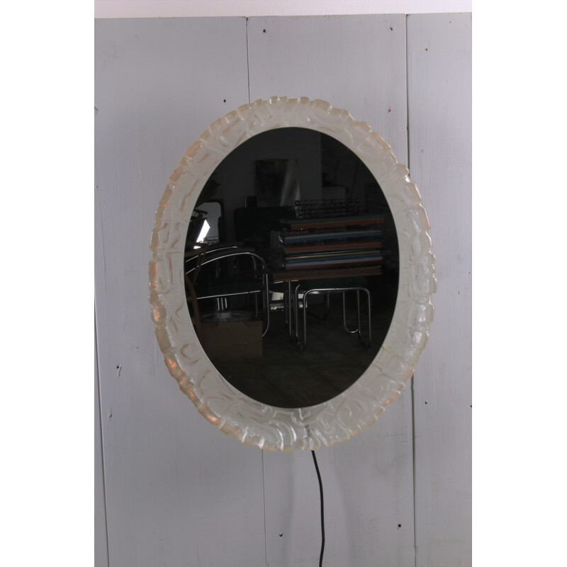 Miroir vintage ovale avec éclairage et bord en plexiglas par Hillebrand 1960