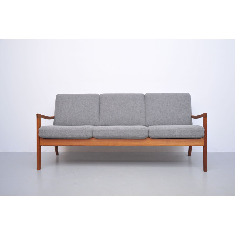 Vintage sofa 'Senator' Ole Wanscher by France & Son in Denmark