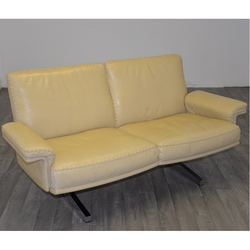 De Sede mid-century two seater beige sofa in leather and chromium - 1970s