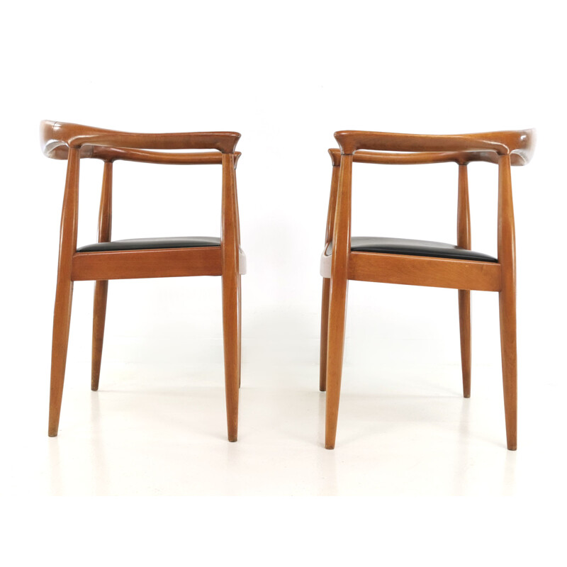 Une paire de fauteuils vintage Hans Wegner 1960