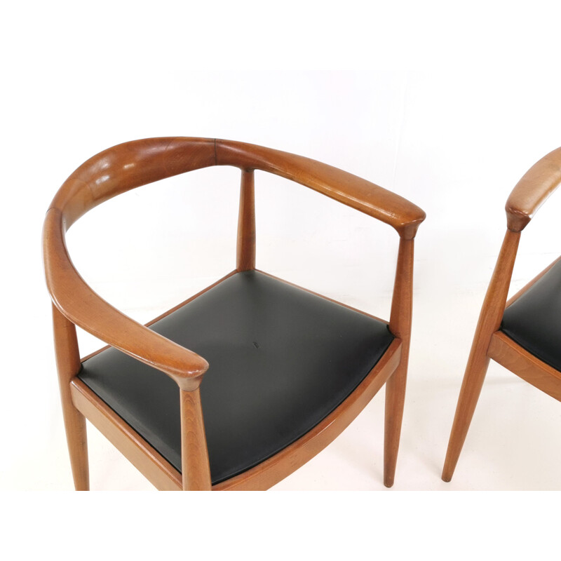 Une paire de fauteuils vintage Hans Wegner 1960