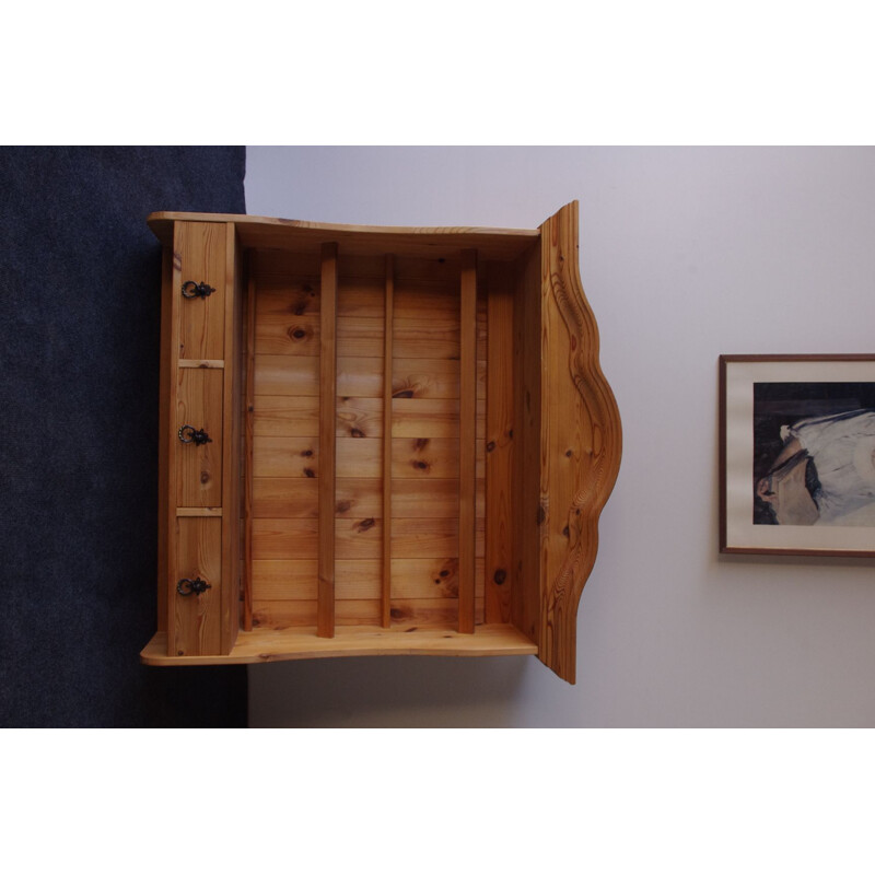 Etagère vintage en bois avec tiroirs