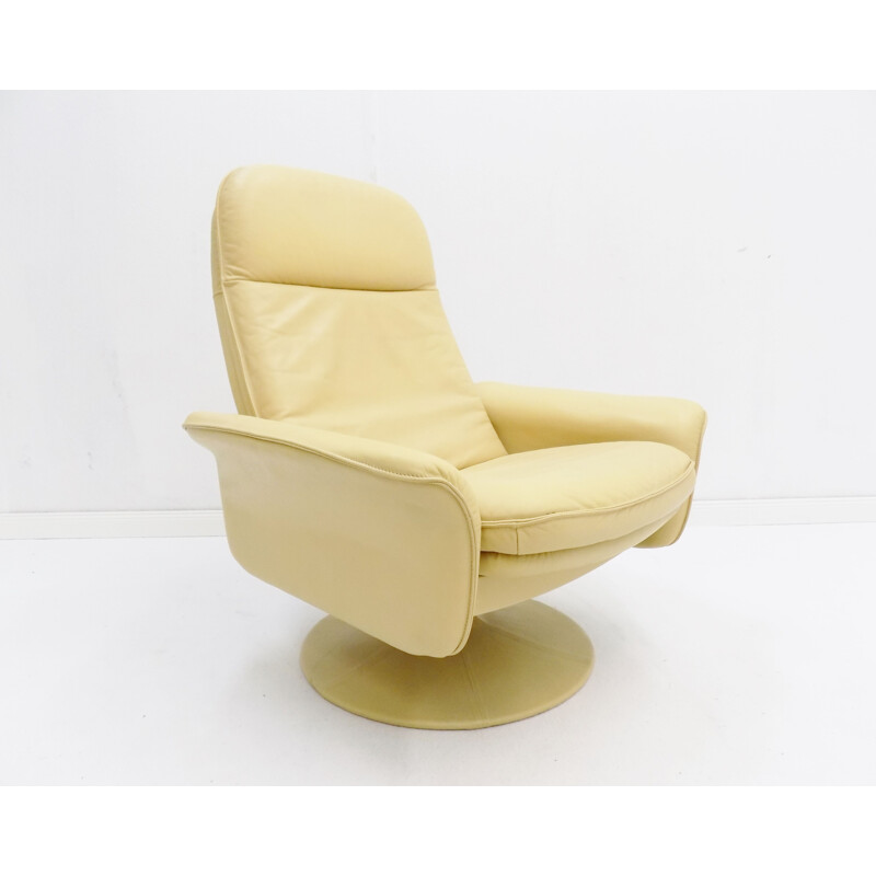 Vintage Tulip leather armchair