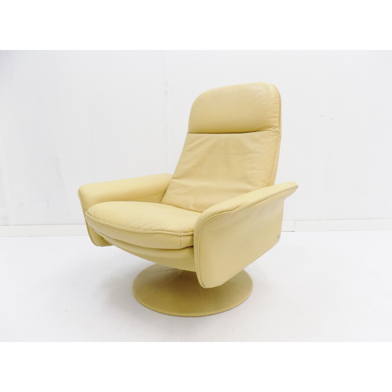 Vintage Tulip leather armchair