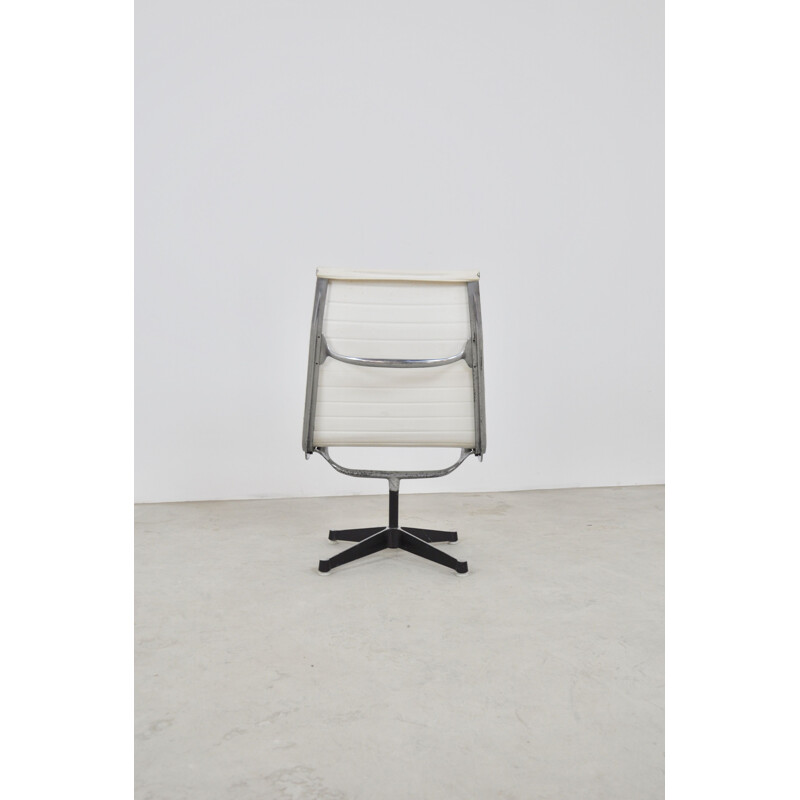 Vintage White Office Armchair by Charles & Ray Eames for Herman Miller 1970s