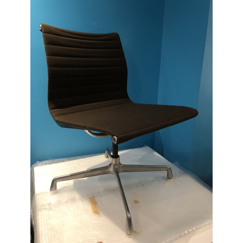 Vintage office chair by Charles and Ray Eames for Herman Miller