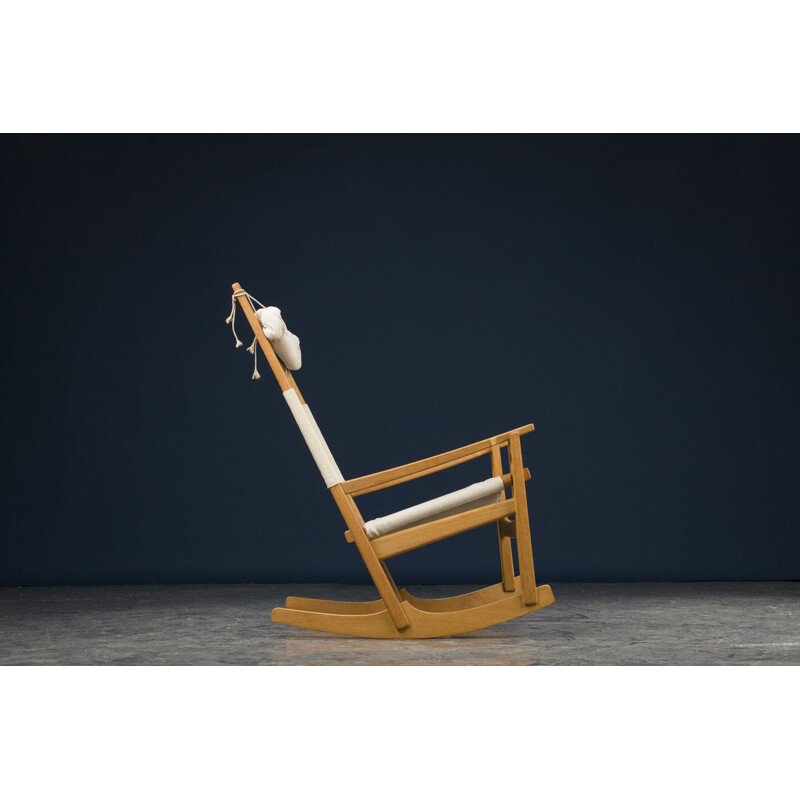 Vintage model GE-273 rocking chair by Hans J. Wegner for Getama Danish 1950s
