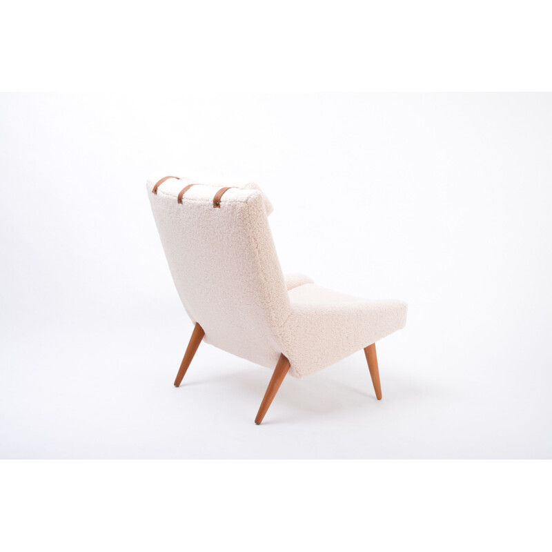 Fauteuil lounge vintage à dossier haut en peluche blanche par Illum Wikkelso 1960