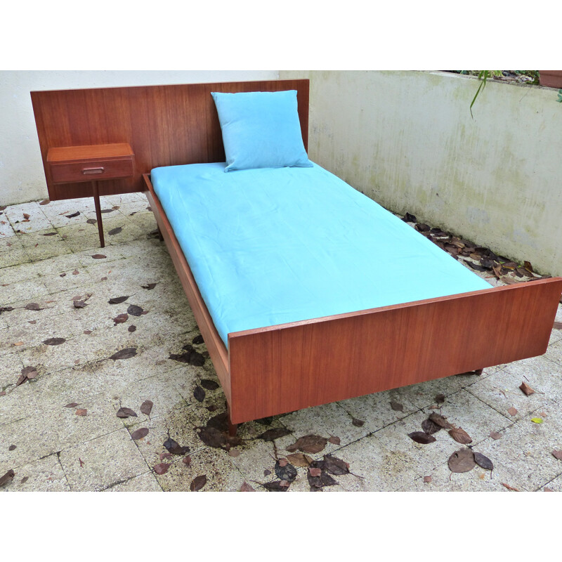 Scandinavian teak bed - 60