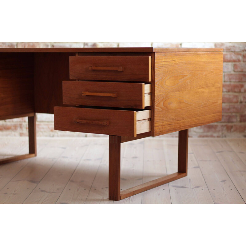 Vintage Desk by Henning Jensen & Torbin Valeur 1960s