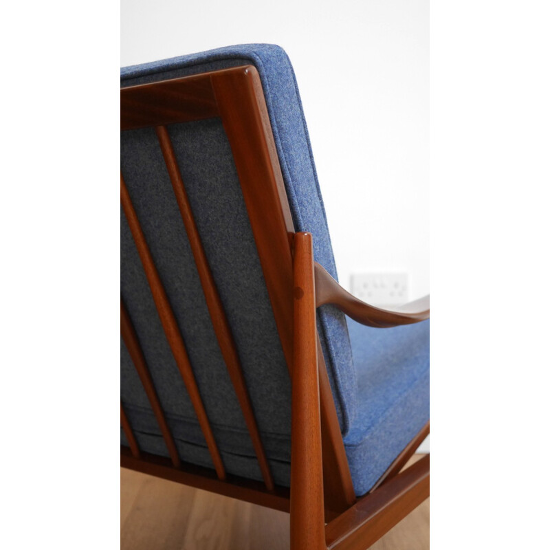 Armchair in teak and blue fabric, Robert HERITAGE - 1958