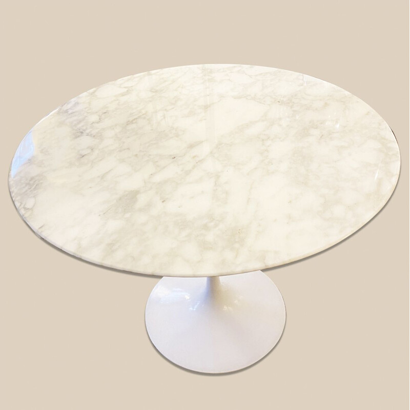 Vintage round marble table by Eero Saarinen for Knoll