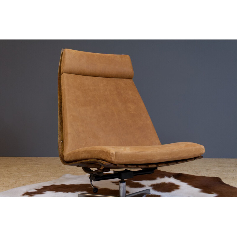 Scandia vintage swivel armchair in full grain leather and rosewood by Hans Brattrud, Norway 1959