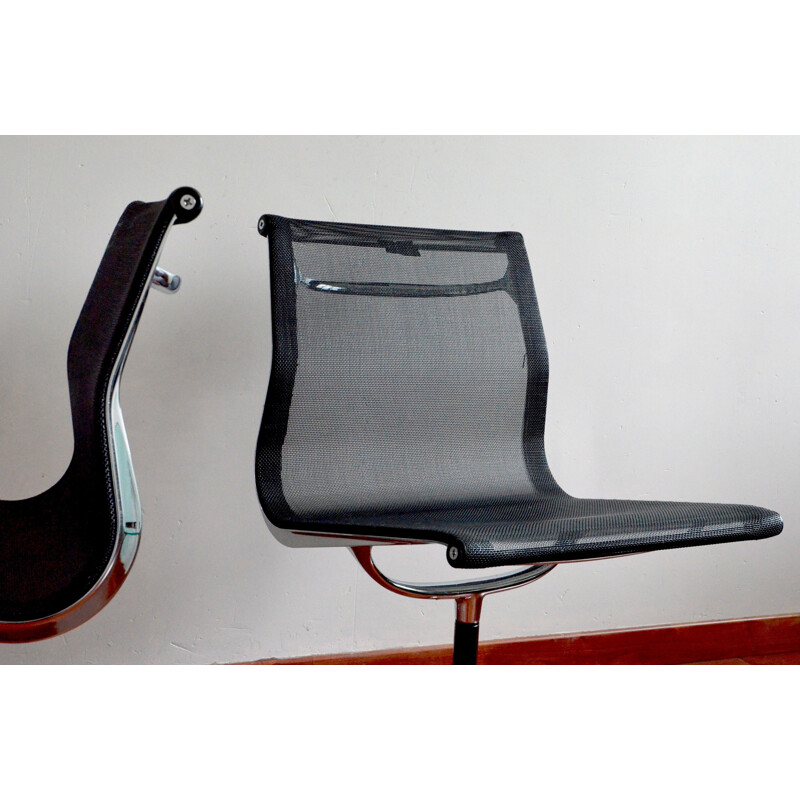Paire de fauteuils EAMES "EA108", édition Vitra - années 50