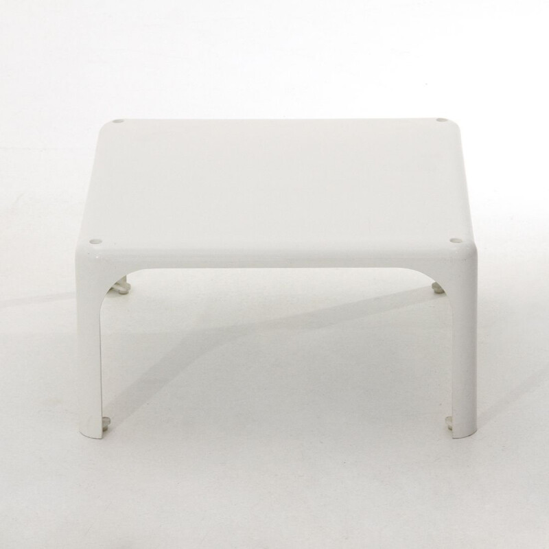 Table basse vintage blanche "Demetrio 45" de Vico Magistretti pour Artemide 1960