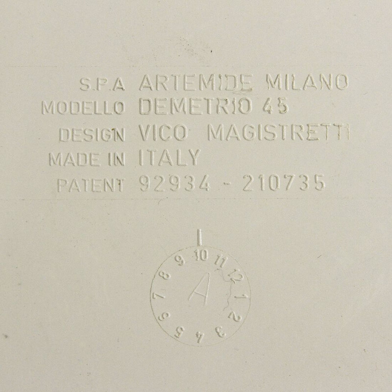 Table basse vintage blanche "Demetrio 45" de Vico Magistretti pour Artemide 1960