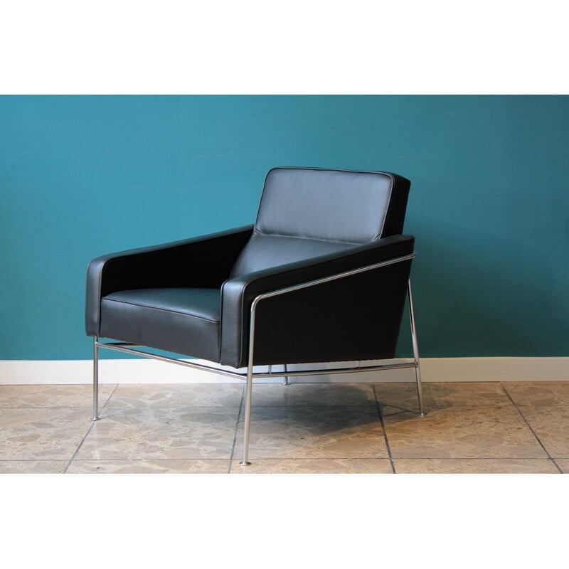 Scandinavian Fritz Hansen armchair in steel and black leather, Arne JACOBSEN - 1960s