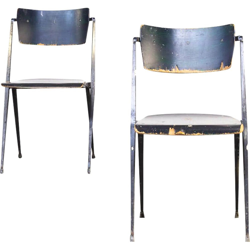 Par de cadeiras de "pirâmide" Wim Rietveld para Ahrend de Cirkel 1950