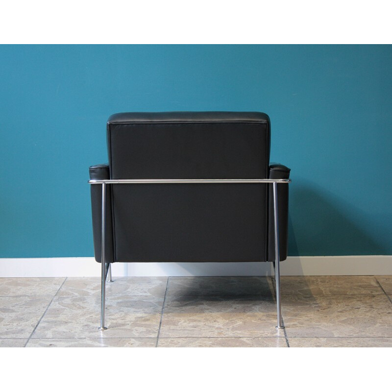 Scandinavian Fritz Hansen armchair in steel and black leather, Arne JACOBSEN - 1960s