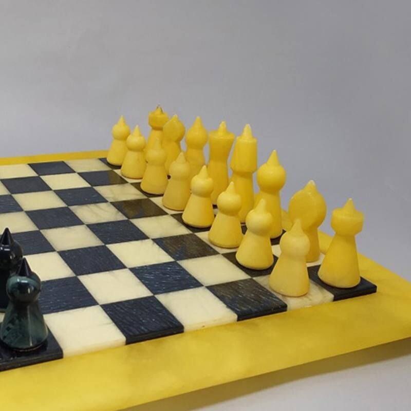 Jeu d'échecs vintage Chiellini bleu et beige en albâtre fait main à Volterra en Italie 1960