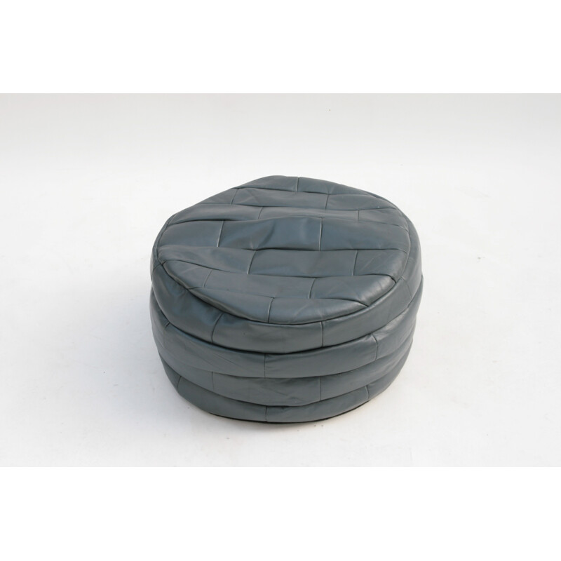 Vintage round sede pouffe in grey leather patchwork 1970s