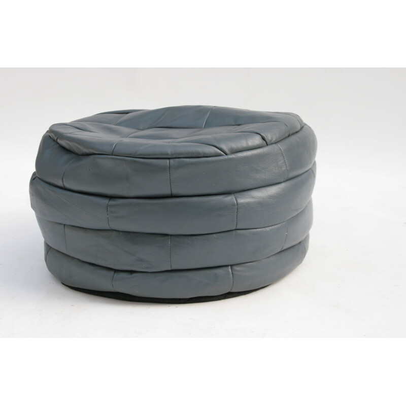 Vintage round sede pouffe in grey leather patchwork 1970s