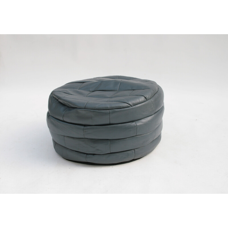 Vintage round sede pouffe in grey leather patchwork 1970s