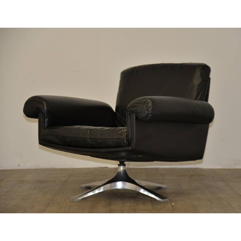 "DS 31" De Sede swivel armchair in black leather - 1970s