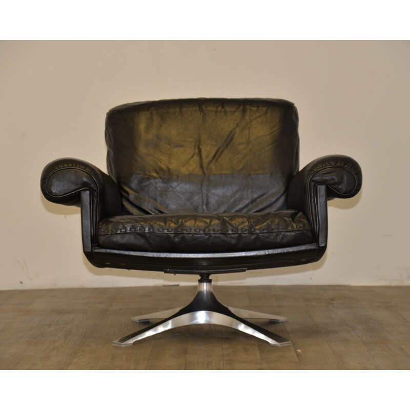 "DS 31" De Sede swivel armchair in black leather - 1970s