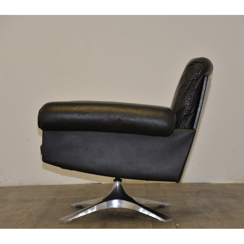"DS 31" De Sede swivel armchair in black leather - 1970s