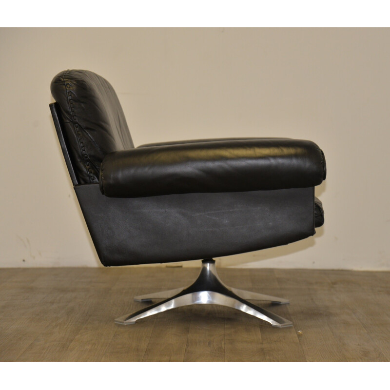 "DS 31" De Sede swivel armchair in black leather - 1970s