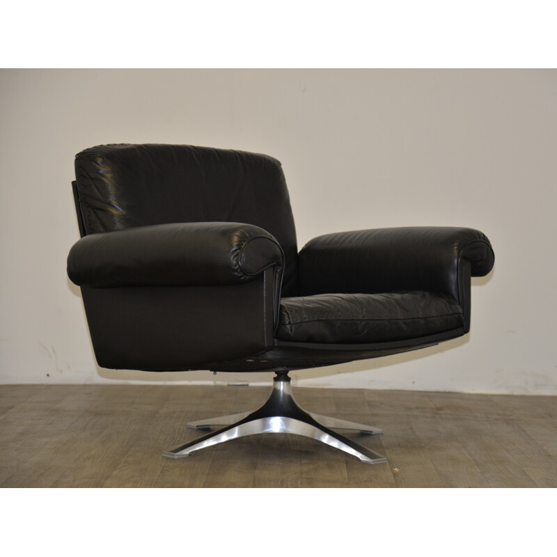 "DS 31" De Sede swivel armchair in black leather - 1970s