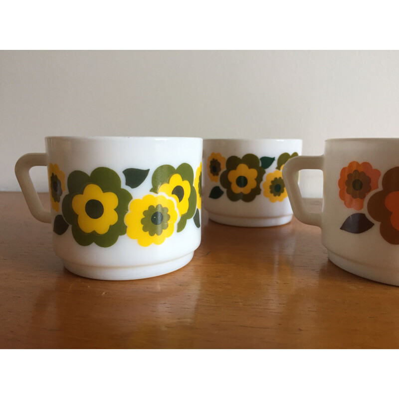 Set of 5 vintage coffee cups with flowers by Arcopal 1970s