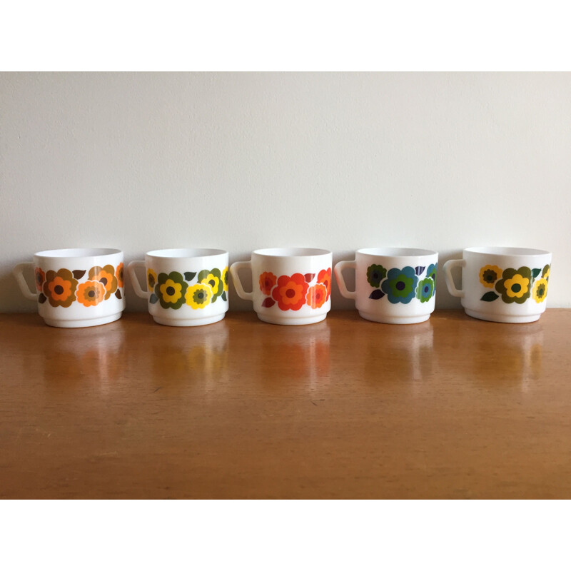 Set of 5 vintage coffee cups with flowers by Arcopal 1970s