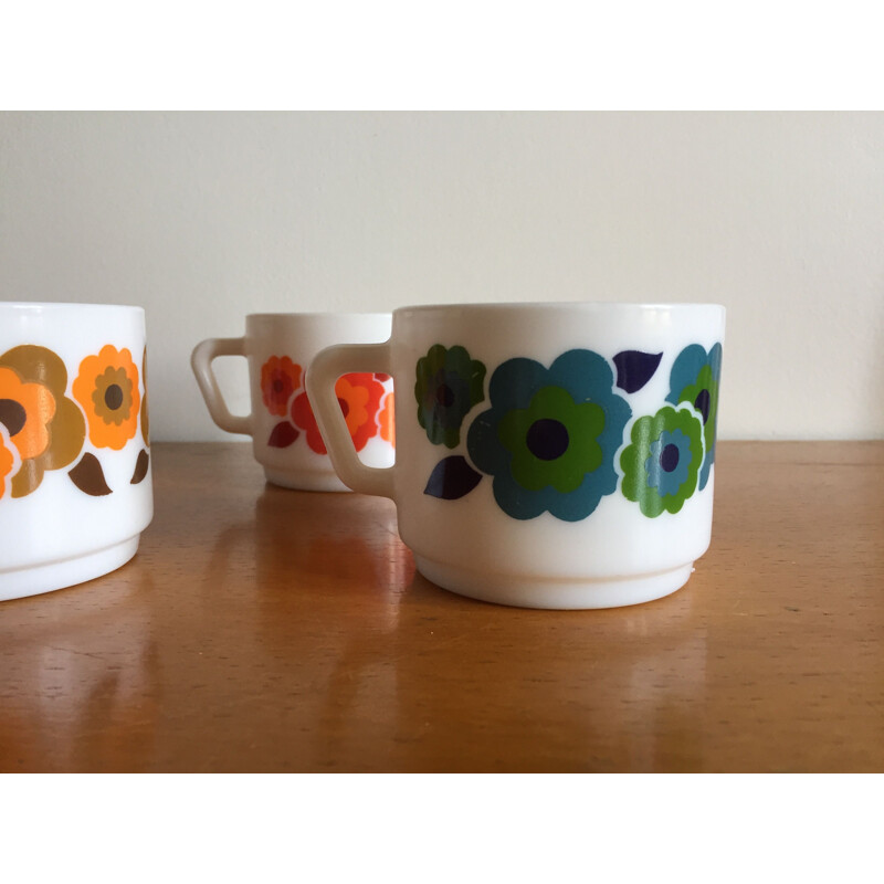 Set of 5 vintage coffee cups with flowers by Arcopal 1970s