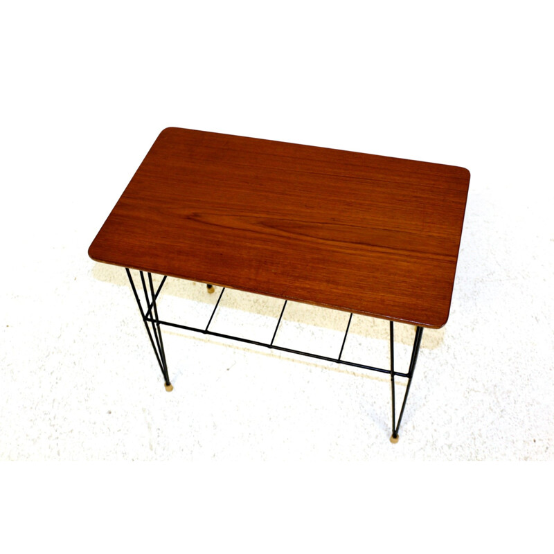 Comodino vintage in metallo nero con piano in teak 1955