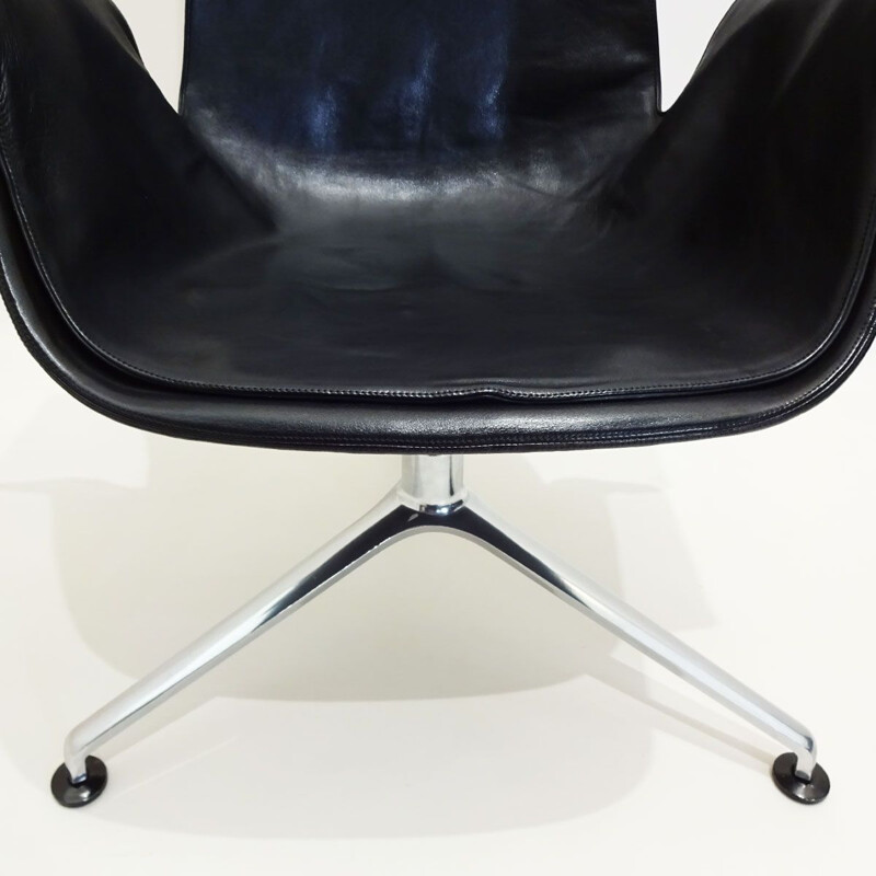 Vintage tulip chair in black leather tilting by Preben Fabricius and Jorgen Kastholm 1964s