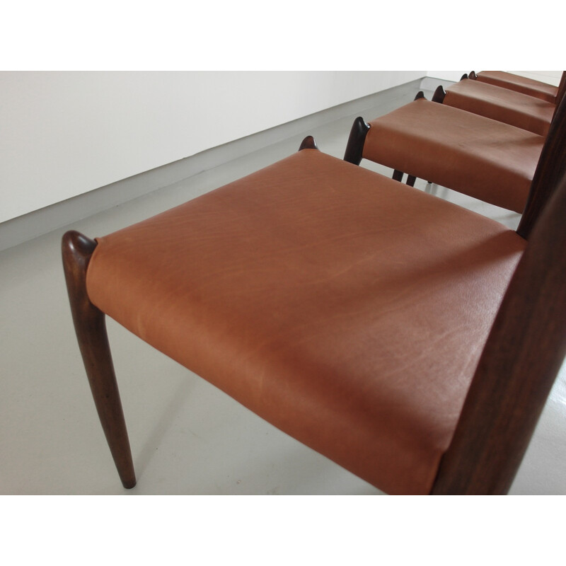 Set of 4 J.L Møller "Model 78" chairs in rosewood and cognac brown leather, Niels Otto MØLLER - 1960s