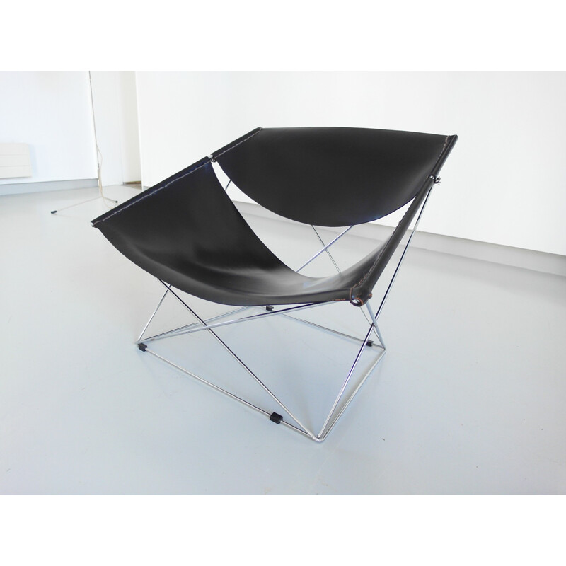 Artifort Hollande "Butterfly" chair in black leather and metal, Pierre PAULIN - 1970s