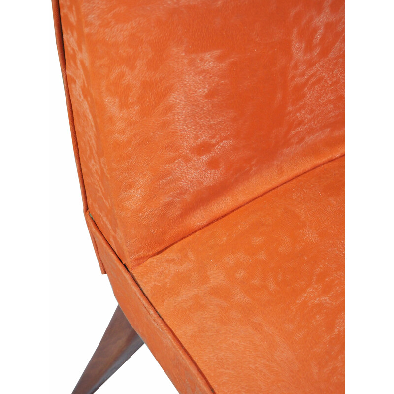 Chaise vintage en bois et simili cuir orange - 1960