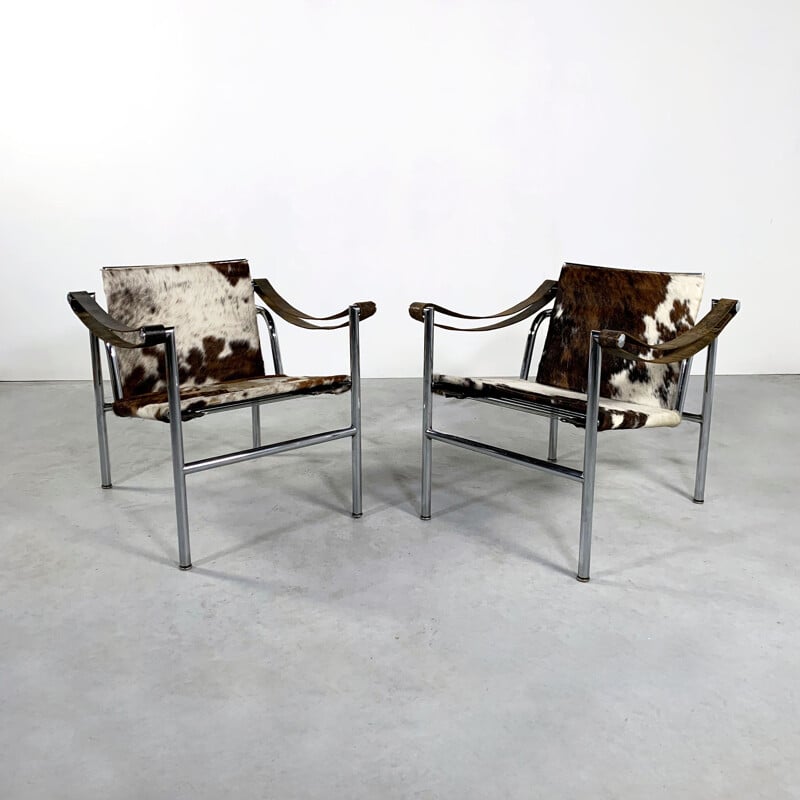 Paire de fauteuils vintage en peau de vache de Le Corbusier pour Cassina 1970