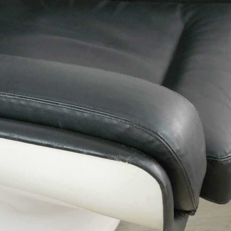 Comfort "Elda" armchair in black leather and fiberglass, Joe COLOMBO - 1960s
