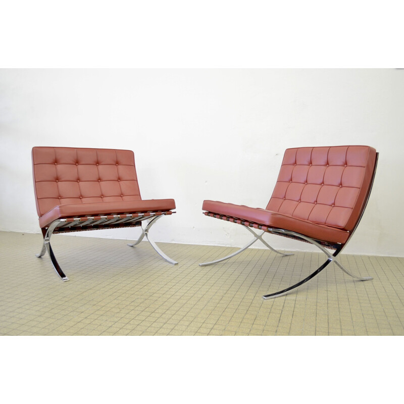 Paire de chaises vintage Knoll barcelona en cuir rouge par Ludwig Mies Van Der Rohe 1929