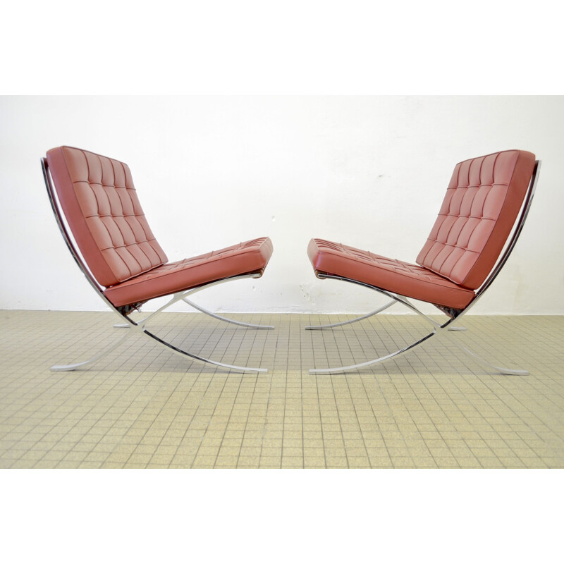 Paire de chaises vintage Knoll barcelona en cuir rouge par Ludwig Mies Van Der Rohe 1929