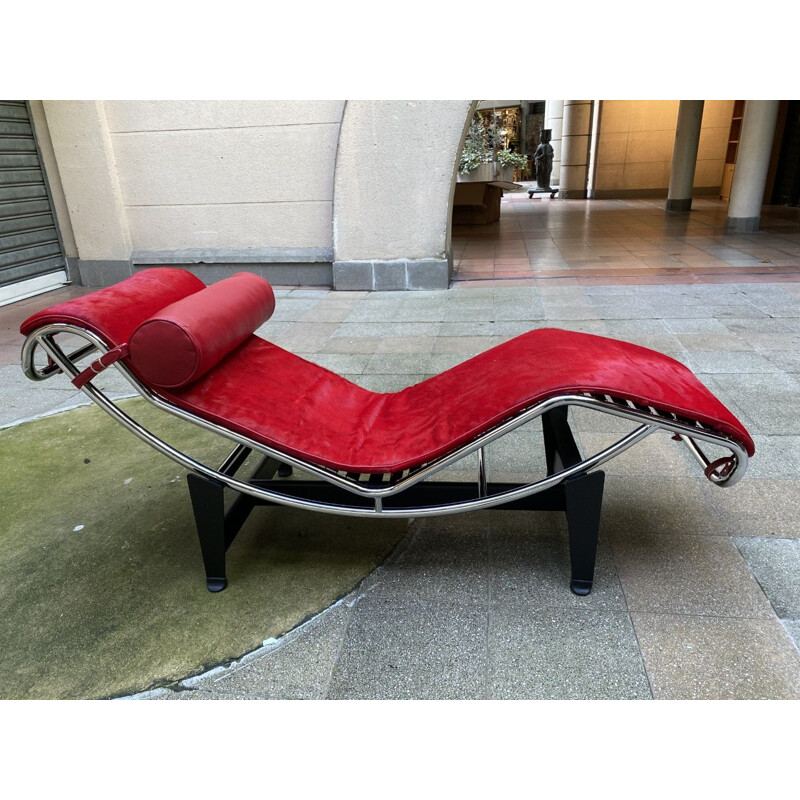 Vintage red pony chaise longue Le Corbusier and Charlotte Perriand