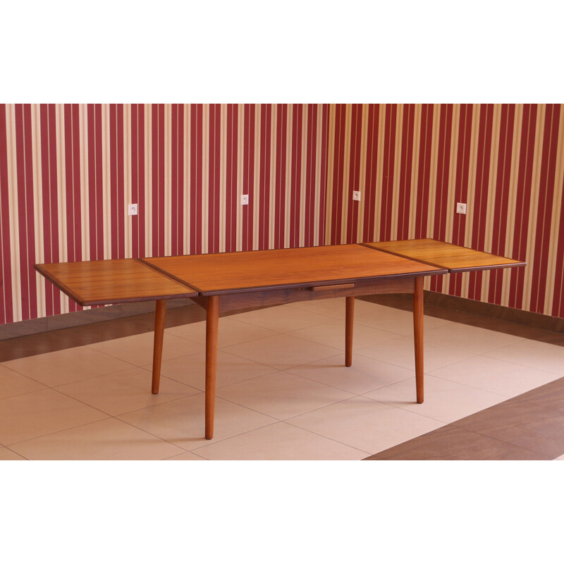 Table et 6 chaises vintage par Henning Kjærnulf pour Korup Stolefabrik Danemark 1960