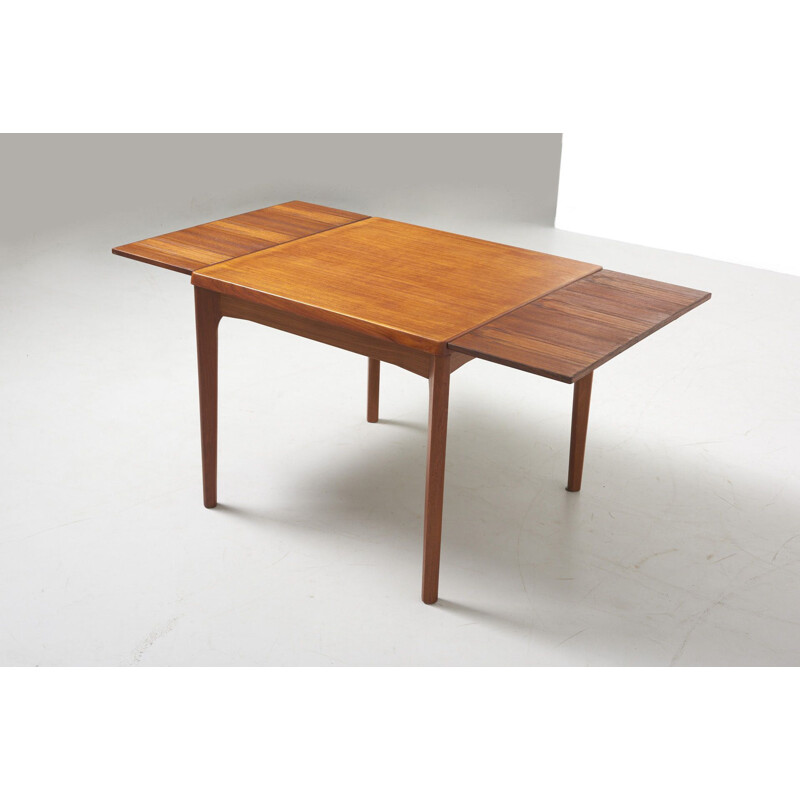 Petite table à manger vintage carrée par Henning Kjaernulf pour Vejle Danemark 1960